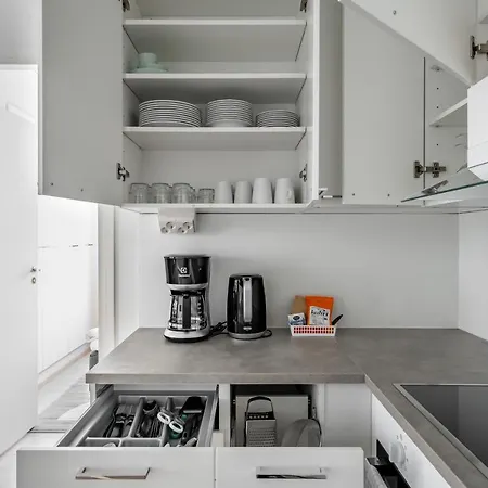 Hiisi Homes Ratapiha 公寓 *